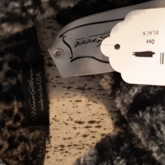 Faux fur Swiss poncho with pockets one size - Picture 2 of 3